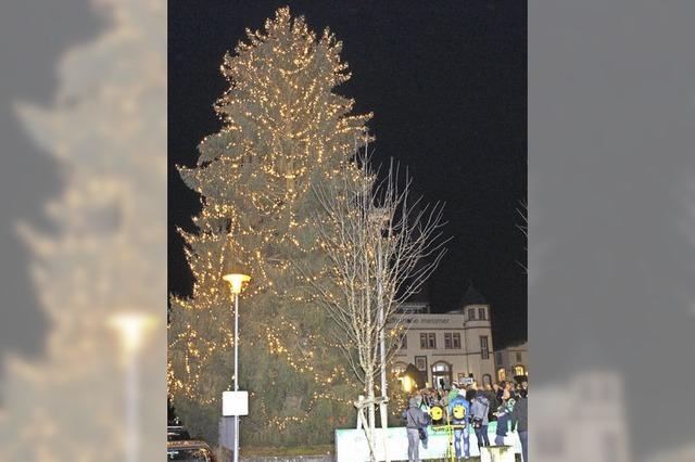 400 Gäste feiern rund um Riegeler Weihnachtsbaum