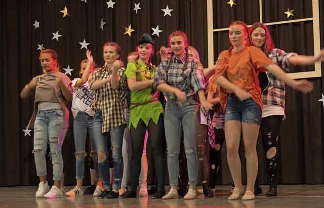 Farbenfroher Bhnenzauber mit den Ballerinas der Ballettgruppe Grafenhausen   | Foto: Olaf Michel