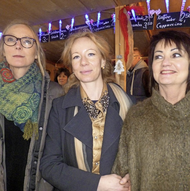 Heike Stoll , Susanne Sonntag und Rena... (nicht im Bild) den Weihnachtsmarkt.   | Foto: Schleinzer