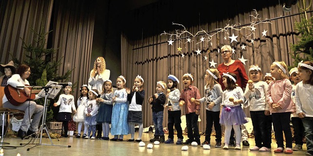 Knigschaffhausen.  Die Kindergartenkinder beim Weihnachtsspiel.  | Foto: Roland Vitt