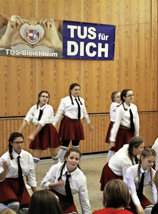 Mehrere Tanzgruppen, im Bild &#8222;Ne...igten beim TuS Bleichheim ihr Knnen.   | Foto: Werner Schnabl