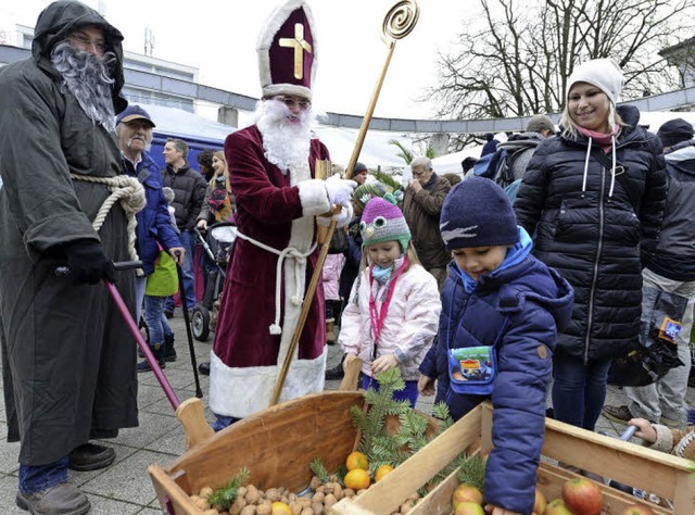 Der Hhepunkt fr die Kinder war natrlich der Besuch des Nikolaus.  | Foto: Rita Eggstein