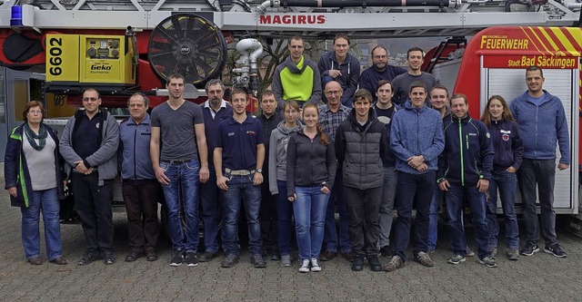 Die Mitglieder der Feuerwehr freuten s...es, Sandra Engel (Zweite von rechts).   | Foto: Feuerwehr