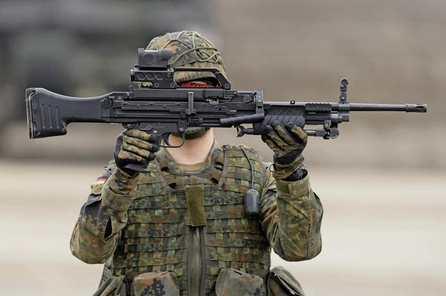 Heckler &amp; Koch hat dieses Maschine...1; nicht nur die Bundeswehr ist Kunde.  | Foto: dpa