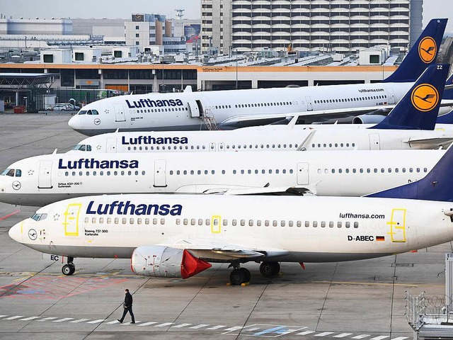 Die Lufthansa-Piloten streiken auch am Dienstag und Mittwoch.  | Foto: dpa