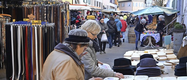 Endingen.  Das breite Angebot beim Nov...markt lockte wieder viele Besucher an.  | Foto: Roland Vitt