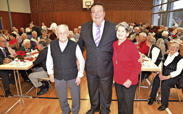 Gut 200 Senioren erlebten   unterhalts...chmittag Rekordhalter an Lebensjahren.  | Foto: Dieter Erggelet