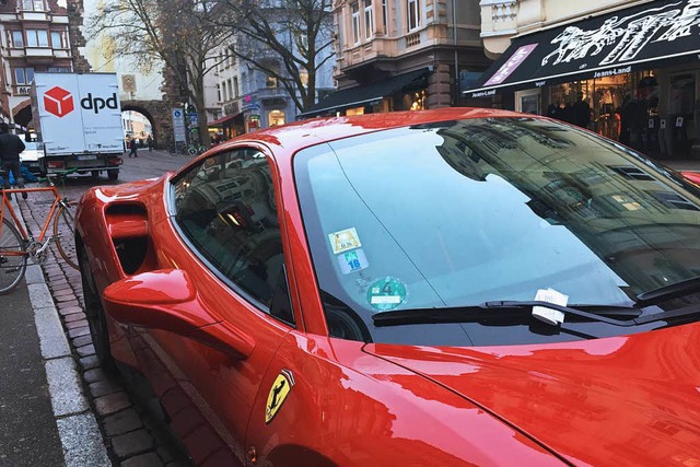 brigens: Ferraris sind zwar teuer, drfen aber nicht alles.  | Foto: Carolin Buchheim