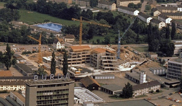 Auch das Landratsamt wird saniert.  Hi...me aus der Zeit seiner Erbauung 1981.   | Foto: H.  Burda Media