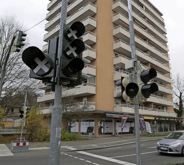 Whrend der Bauarbeiten geben die Ampeln ein ungewohntes Bild ab.   | Foto: Christoph Breithaupt