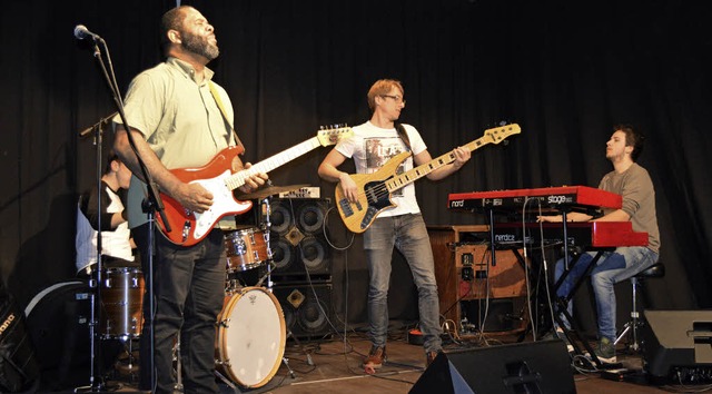 Gitarrist Kirk Fletcher (links) gab si...en Kesselhaus in Weil  dem Blues hin.   | Foto: Adrian Steineck