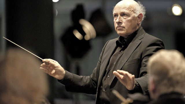 Hier als Dirigent in Aktion: der Freiburger Violaprofessor Wolfram Christ  | Foto: Hazard Chase<BZ-DZ-rot></BZ-DZ-rot><BZ-HZ19></BZ-HZ19>