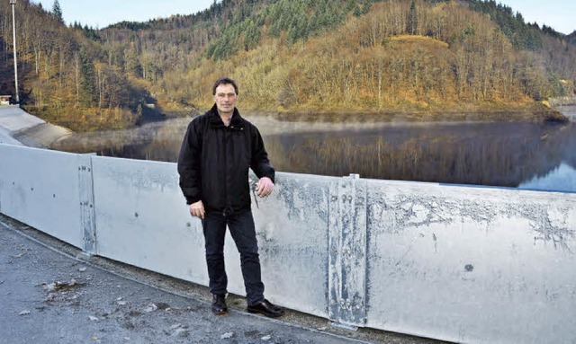 Projektleiter Gerhard Rieckmann erlut...seewerk AG zur Produktionssteigerung.   | Foto: MARTIN KPFER