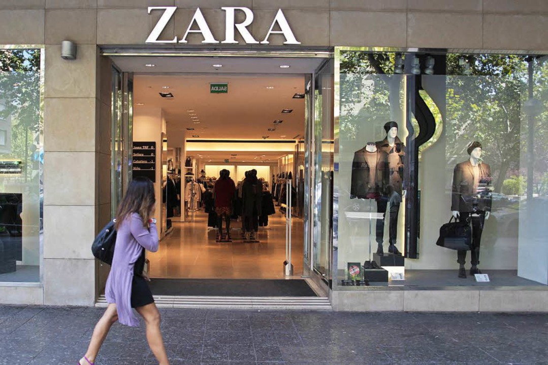 Zara hat in Deutschland knapp hundert Filialen. Wann ist Freiburg dran?  | Foto: Paco Campos/dpa Picture Alliance