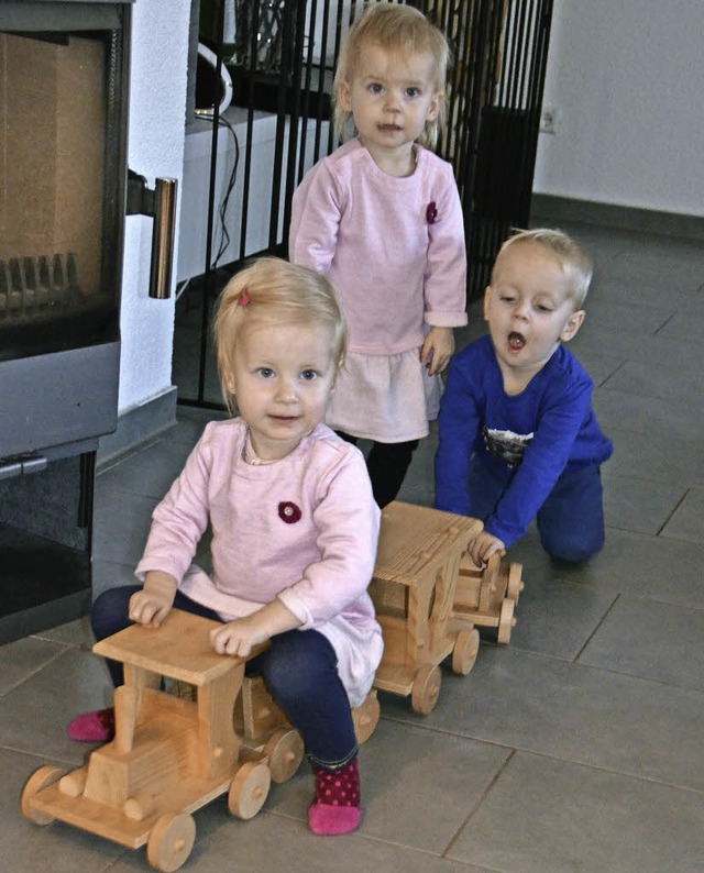 Zwei Jahre alt sind die Drillinge Zoe, Kate und Paul Krnzel.   | Foto: Umiger