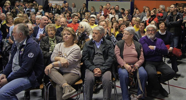 Rund 500 Besucher kamen zur Brgervers... die Veranstaltung verfolgen mussten.   | Foto: Klatt-D&#39;Souza