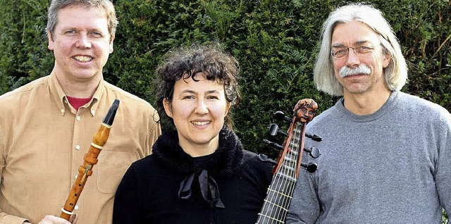 Ein eingespieltes Trio: Christian und ...  Cembalist Reinhard Mayr (von links)   | Foto: PRIVAT