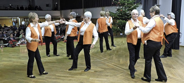 Die Tanzgruppe des Roten Kreuzes hatte... die Besucher Spa an ihrem Auftritt.   | Foto: Fotos: Sredniawa