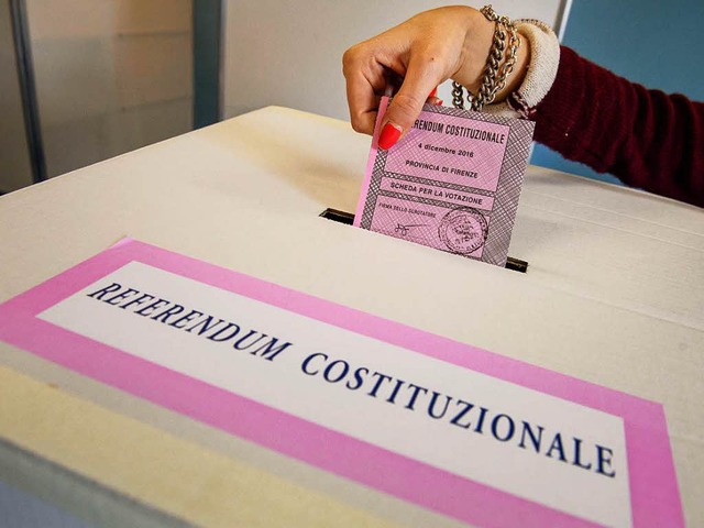 Italien stimmt in einem Referendum ber eine geplante Verfassungsreform ab.  | Foto: dpa