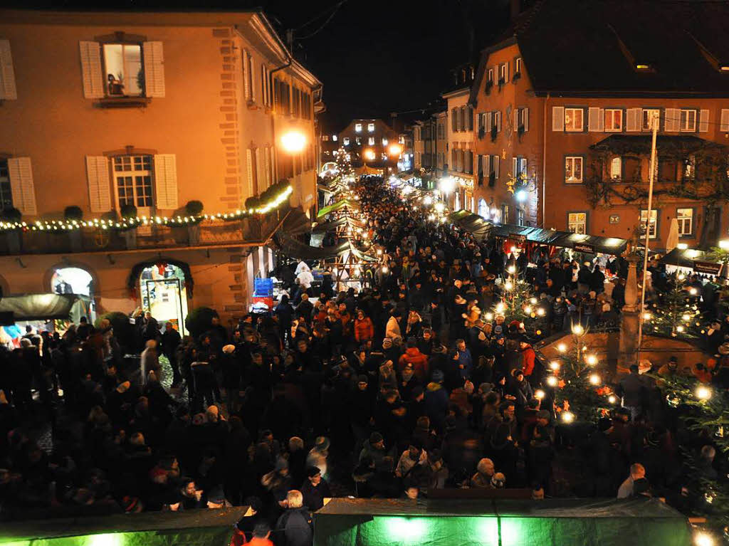 Der Weihnachtsmarkt in Staufen hat wieder zahlreiche Besucher angelockt.