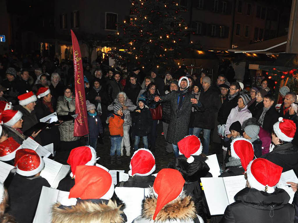 Der Weihnachtsmarkt in Staufen hat wieder zahlreiche Besucher angelockt.