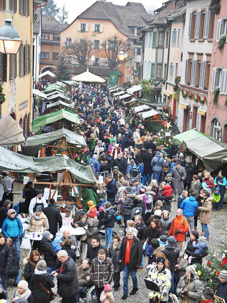 Der Weihnachtsmarkt in Staufen hat wieder zahlreiche Besucher angelockt.