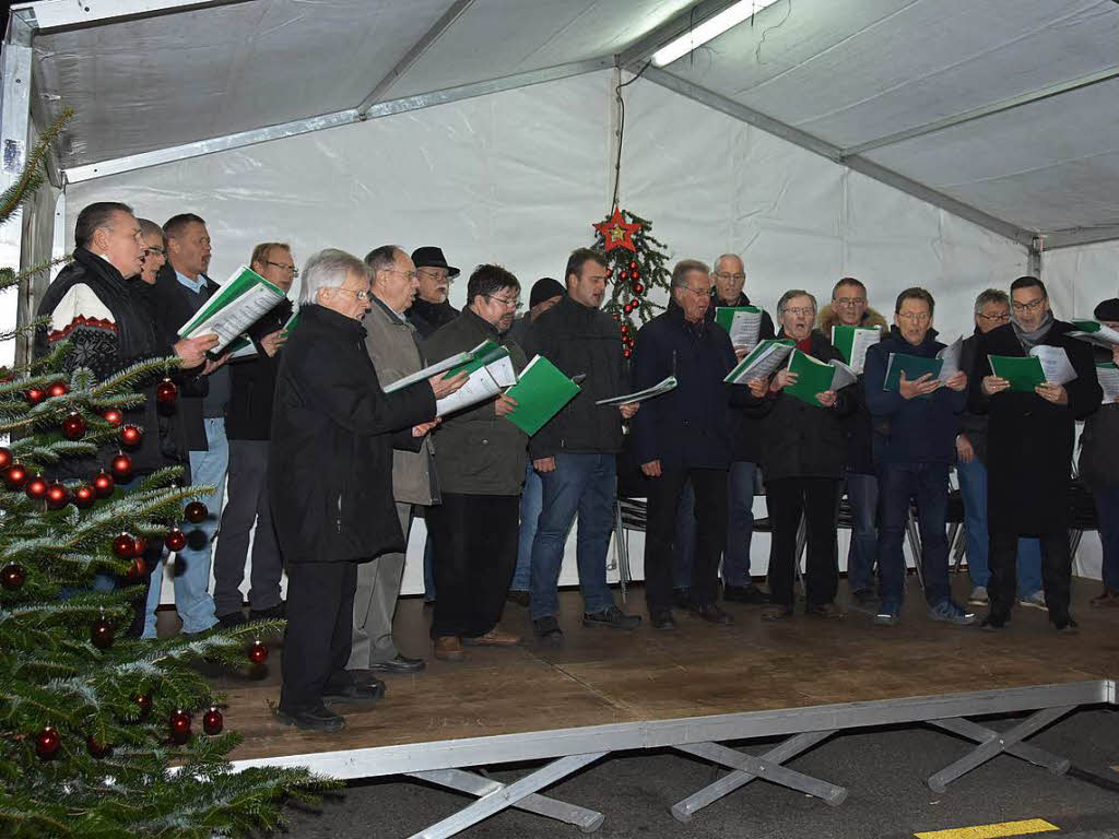 Weihnachtliche Lieder brachte der Mnnergesangsverein Liederkranz zu Gehr.