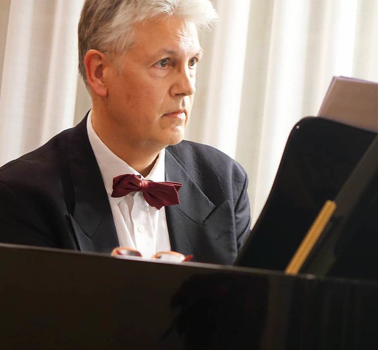 Musikalisch umrahmte Carl-Martin Buttgereit den Festakt.  | Foto: Roswitha Frey