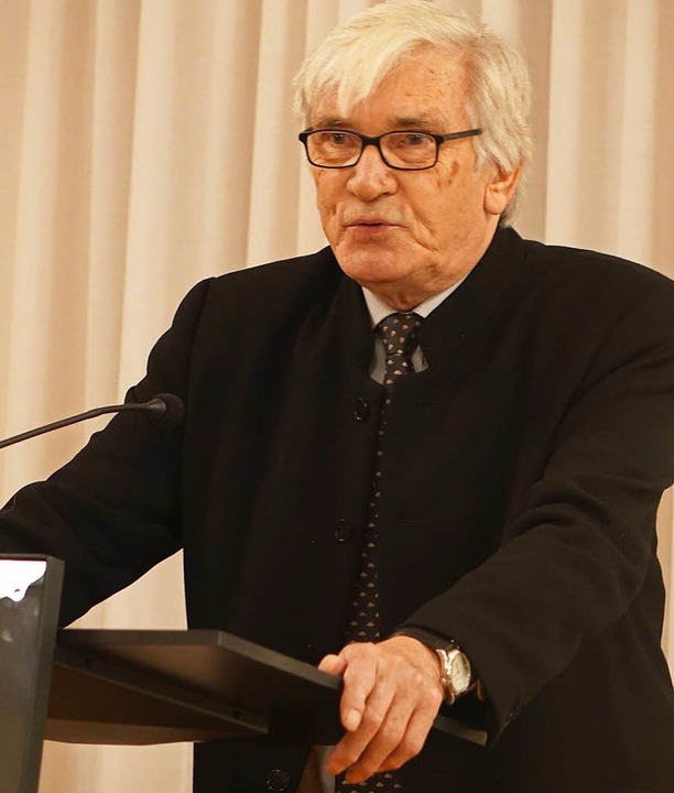 Konrad Schily hielt die Laudatio auf Irmtraud Tarr.  | Foto: Roswitha Frey