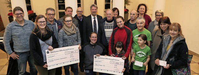 Strahlende Gewinner in der Sulenhalle des Rathauses   | Foto: Christoph Breithaupt