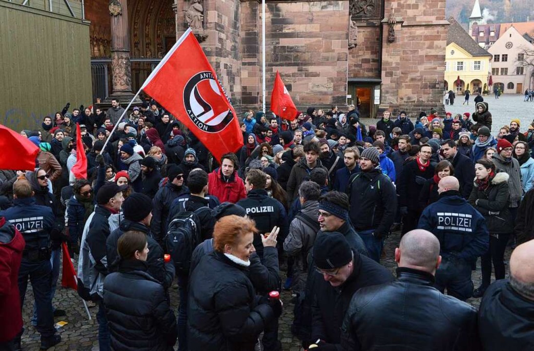 Mehr Polizei als AfD-Sympathisanten.  | Foto: Rita Eggstein