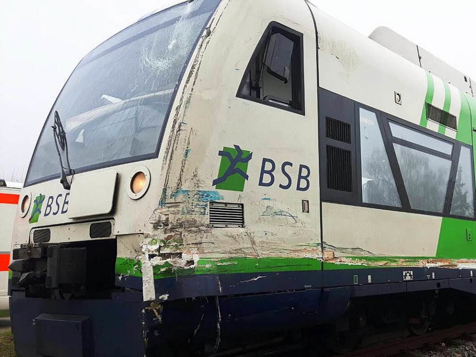 Die beschdigte S-Bahn nach dem Crash  | Foto: kamera24.tv