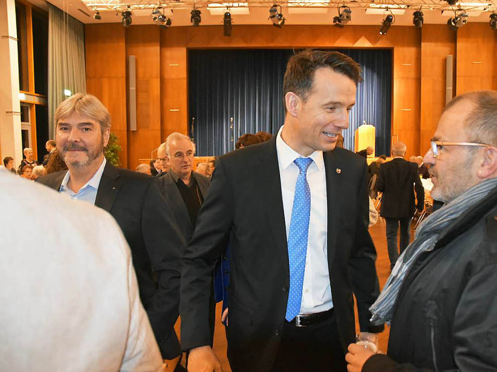 Die Stimmen sind ausgezählt. Die Wahlparty für den wiedergewählten Bürgermeister Andreas Hall kann beginnen. Die Stimmen sind ausgezählt. Die Wahlparty für den wiedergewählten Bürgermeister Andreas Hall kann beginnen.