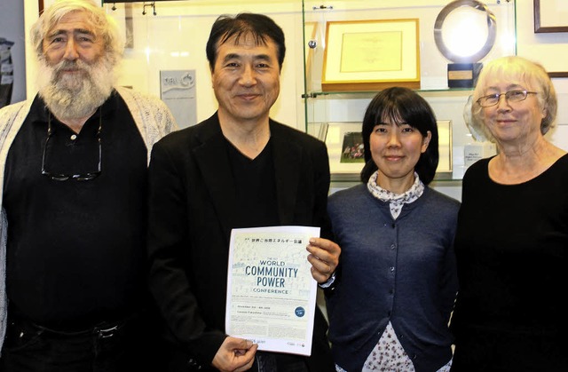 Michael Sladek mit den japanischen Gs...azaki sowie Ursula Sladek (von links)   | Foto: Fabry