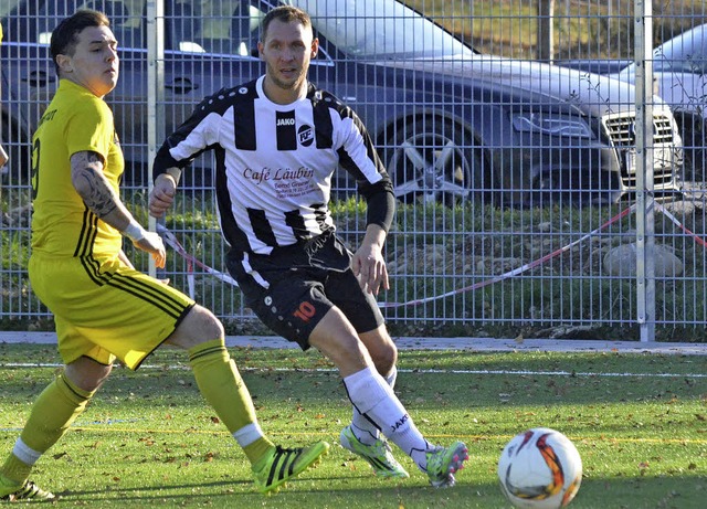 Erzielte das 2:1 fr Fahrnau: Jens Ber...of (rechts, gegen Carles Amoros Comes)  | Foto: Uwe Rogowski