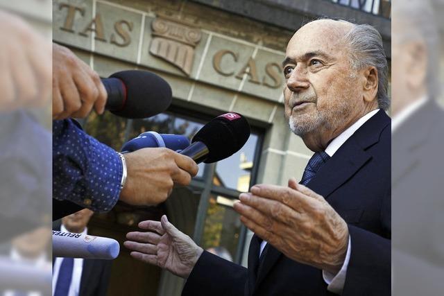 Blatter bleibt gesperrt