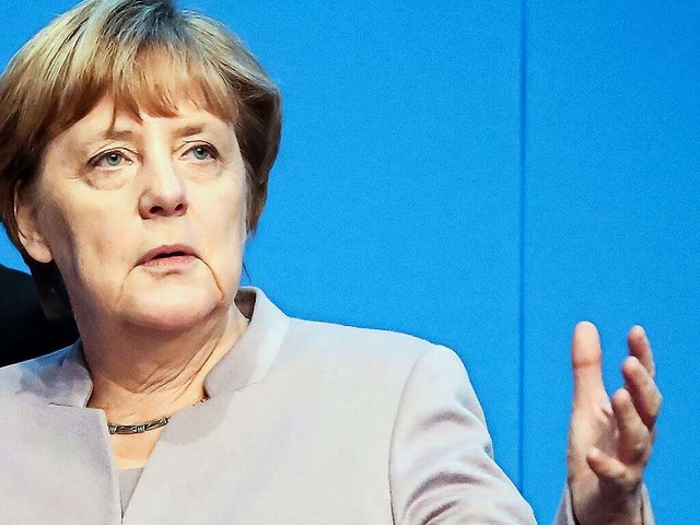 Angela Merkel bei Vorbereitungen zum Bundesparteitag der CDU  | Foto: dpa