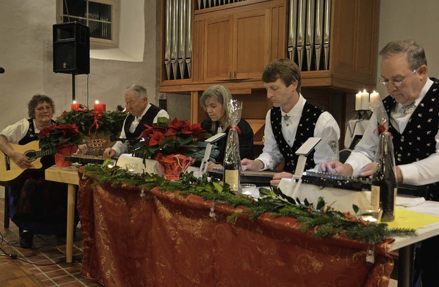 Sorgten mit ihrer bunten Mischung aus ...hael Kern und Walter Kern (von links).  | Foto: Benedikt Sommer