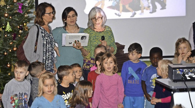 Kinder und Mitarbeiterinnen  des Frbe...#8222;Weihnachten in Bullerb&#8220;.   | Foto: Sarah Trinler