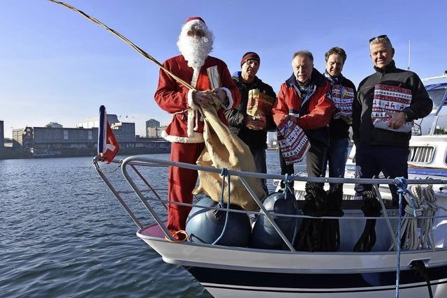Weihnachtsmann fhrt zu den Rheinschiffern