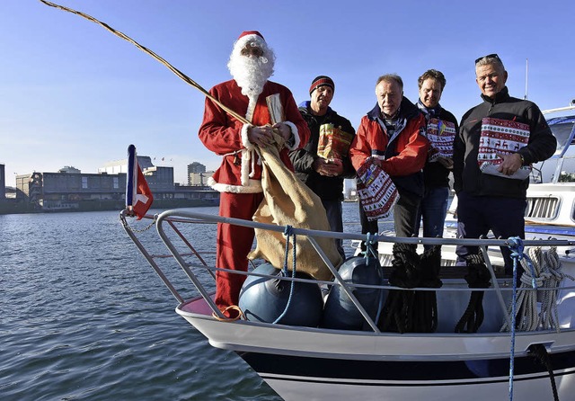 Der Yachtclub-Nikolaus (von links)  un...hle, Ralf Geimller und Thomas Grun.   | Foto: Monika Vollmar