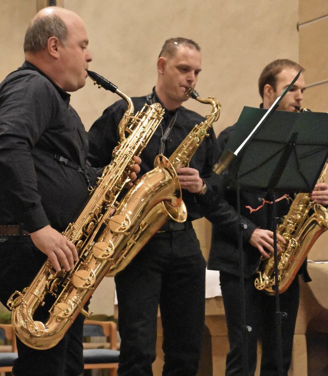 Musiker der Winzerkapelle bei ihrem Auftritt   | Foto: Lisa Blitz