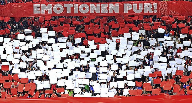 Mit etwas Tipp-Glck kann man Tickets fr Heimspiele des SC Freiburg gewinnen.  | Foto: Foto/Montage: BZ