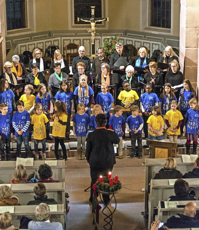 Bei der Adventsmusik in Schmieheim hab...Kinderchor das Programm mitgestaltet.   | Foto: Olaf Michel