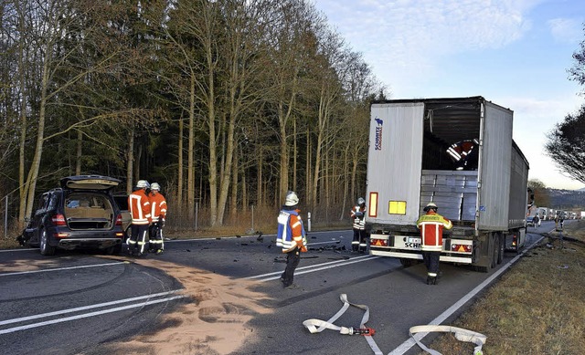 Bei einem Unfall auf der Bundesstrae ...n Autofahrer tdlich verletzt worden.   | Foto: M. Ganz