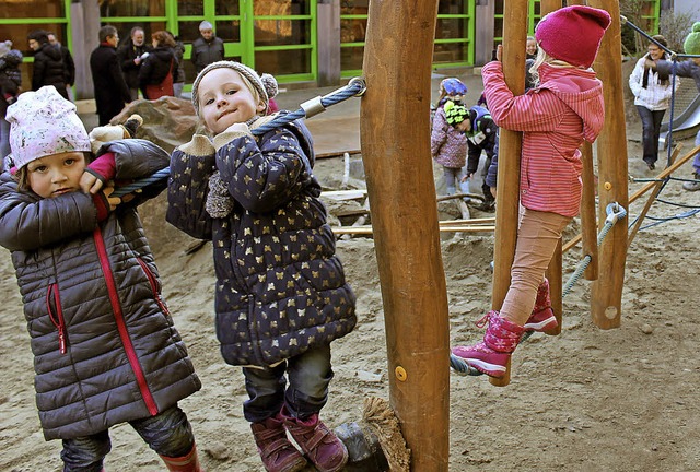 Die neue Kletter- und Balancierkombina...det offenbar Anklang bei den Kindern.   | Foto: Erich Krieger
