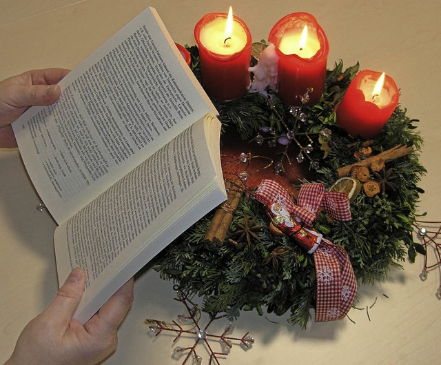 Vorlesen sorgt fr weihnachtliche Stimmung.  | Foto: Ute Schler