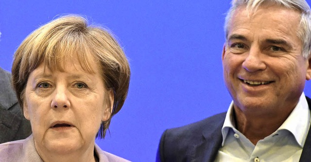 Angela Merkel und Thomas Strobl  auf dem Parteitag in Essen   | Foto: afp
