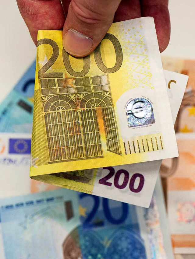 200 Euro hat ein Trickdieb einem 79-Jhrigen in Lrrach abgenommen (Symbolbild).  | Foto: Boris Roessler