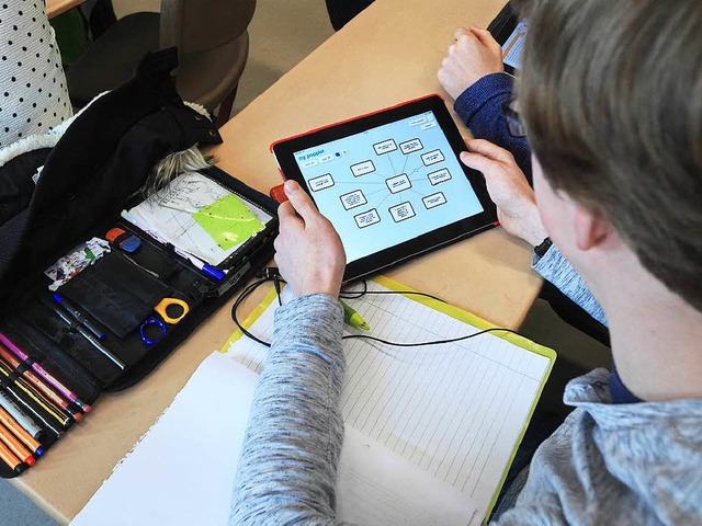 Schler und Lehrer sollen fr computerbasierten Unterricht fit gemacht werden.  | Foto: dpa